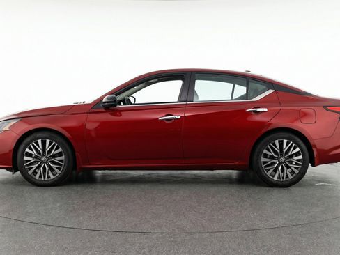 Used 2025 Nissan Altima 2.5 SV FWD image 5