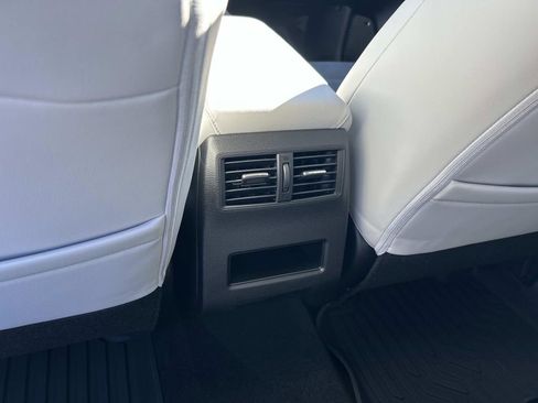 New 2026 Mitsubishi Outlander SE image 18