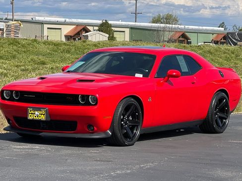 Used 2016 Dodge Challenger R/T Scat Pack w/ Leather Interior Group RWD image 8