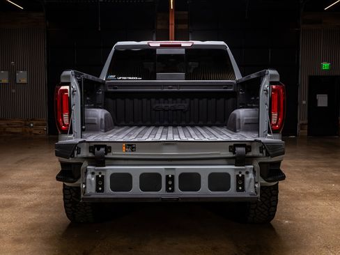 Used 2024 GMC Sierra 1500 AT4 w/ AT4 Preferred Package image 9