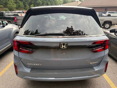 Used 2025 Honda Odyssey Sport-L image 3