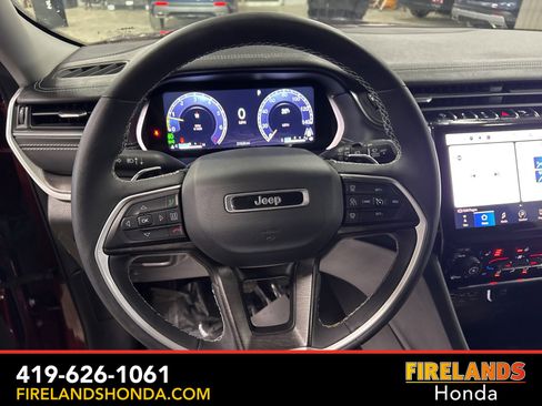 Used 2023 Jeep Grand Cherokee Limited image 17