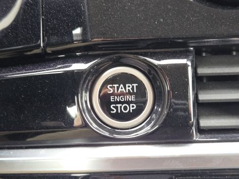 Used 2024 Nissan Pathfinder SV image 23