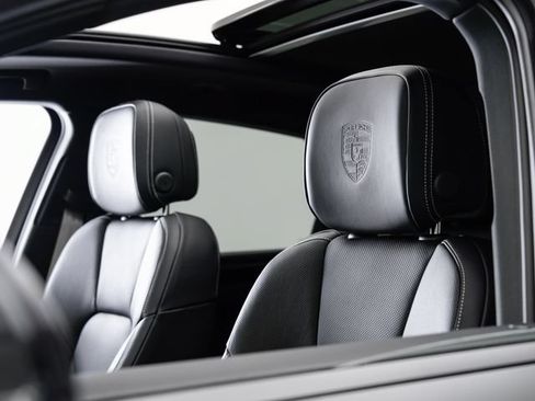 Certified 2025 Porsche Macan Turbo AWD/4WD image 10