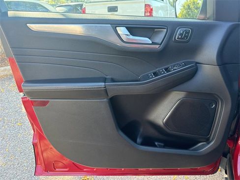 Used 2022 Ford Escape Titanium image 23