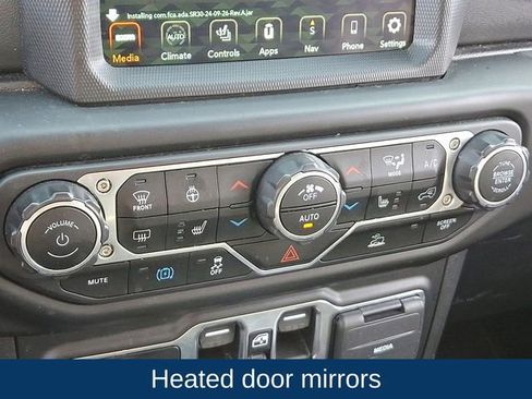 Used 2022 Jeep Wrangler Unlimited Sahara w/ Cold Weather Group image 18