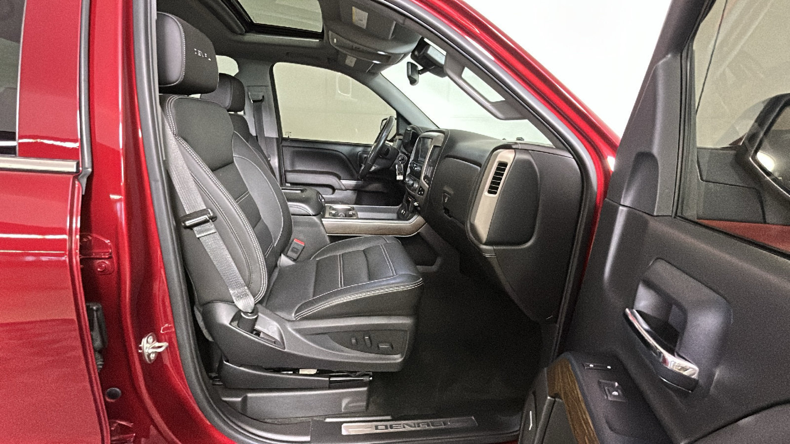 Used 2018 GMC Sierra 1500 Denali w/ Denali Ultimate Package AWD/4WD image 35