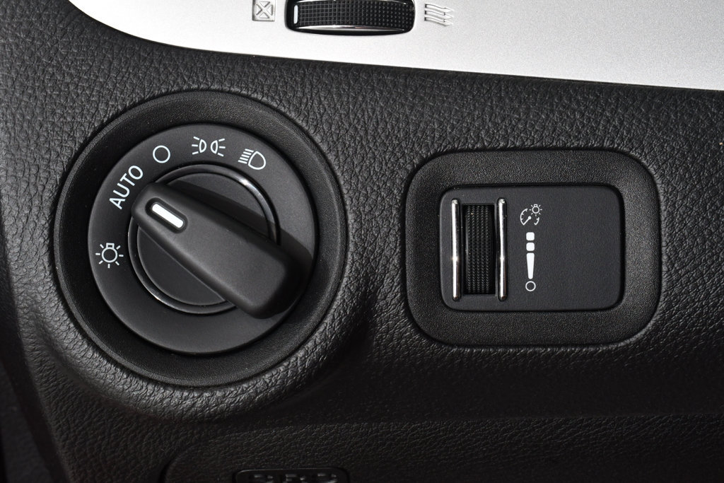 Used 2018 Dodge Journey SE FWD image 29