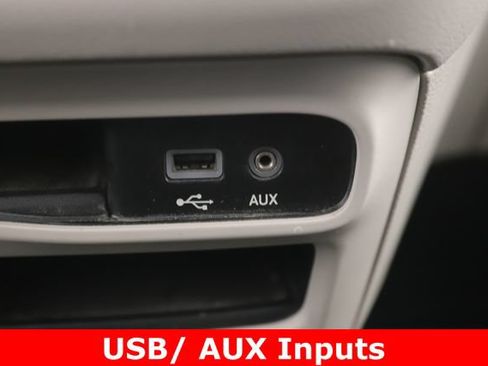 Used 2017 Chrysler Pacifica LX FWD image 5
