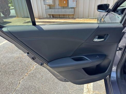 Used 2017 Honda Accord Sport image 36