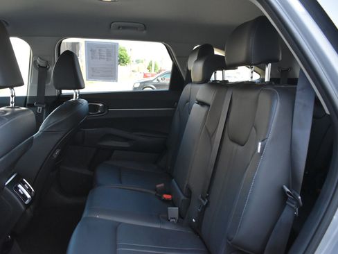 Used 2025 Kia Sorento S AWD/4WD image 16