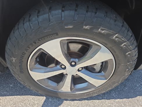 Certified 2019 Jeep Cherokee Limited w/ Trailer Tow Group AWD/4WD image 10