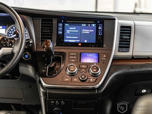 Used 2016 Toyota Sienna Limited Premium w/ Protection Package image 37