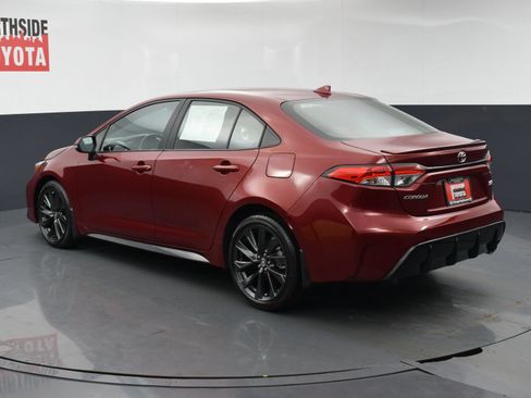 Used 2025 Toyota Corolla SE FWD image 3