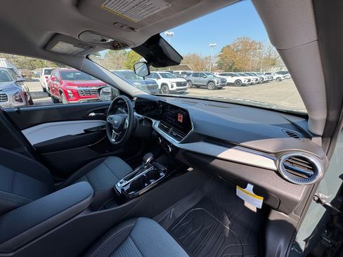 New 2026 Chevrolet Trax LT w/ Driver Confidence Package image 15