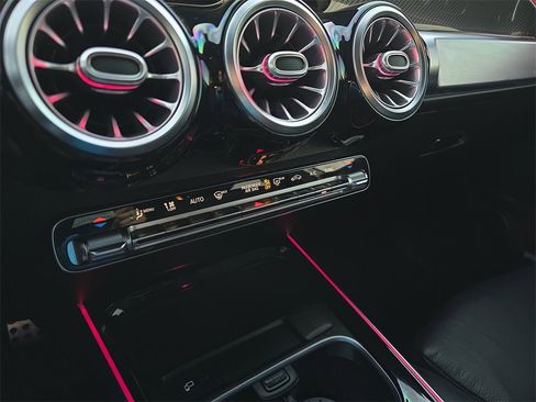 Used 2021 Mercedes-Benz GLB 35 AMG 4MATIC image 24