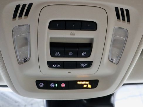 Used 2023 Buick Envision Avenir image 26