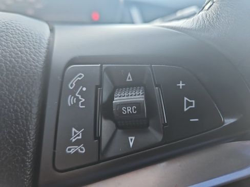 Used 2021 Chevrolet Trax LT w/ LT Convenience Package image 8