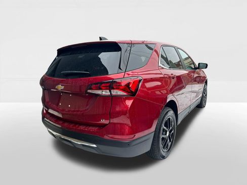 Used 2024 Chevrolet Equinox LT image 2