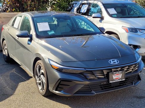 Certified 2025 Hyundai Elantra Limited image 1