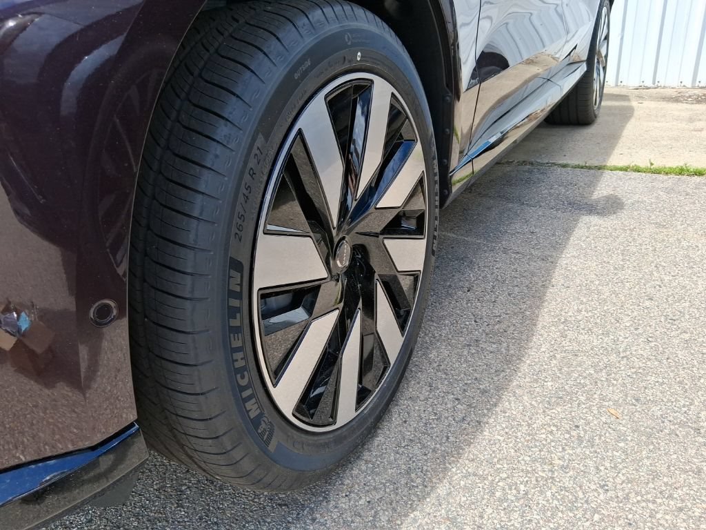New 2026 Volvo EX90 Plus AWD/4WD image 4