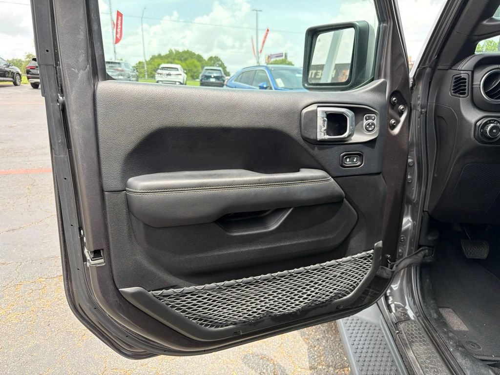 Used 2019 Jeep Wrangler Unlimited Sahara AWD/4WD image 11
