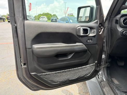 Used 2019 Jeep Wrangler Unlimited Sahara AWD/4WD image 11
