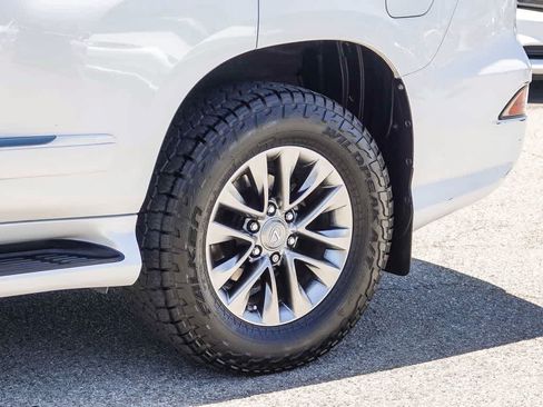Used 2018 Lexus GX 460 Luxury w/ Preferred Accessory Package AWD/4WD image 10