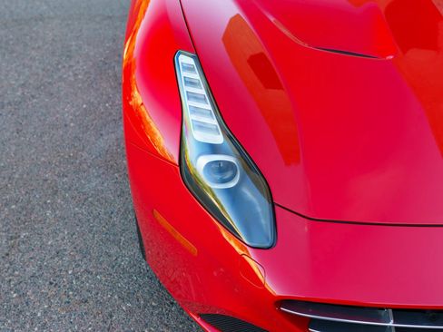 Used 2015 Ferrari California T RWD image 72