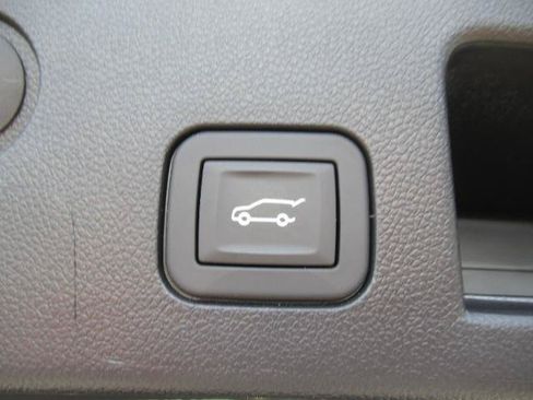 Certified 2026 Chevrolet Equinox LT w/ Convenience Package II FWD image 35