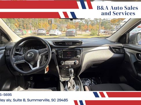 Used 2020 Nissan Rogue Sport S image 11