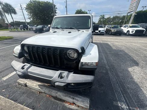 Used 2022 Jeep Gladiator Sport AWD/4WD image 16