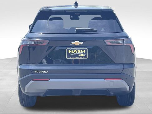 New 2026 Chevrolet Equinox LT w/ Convenience Package II FWD image 4