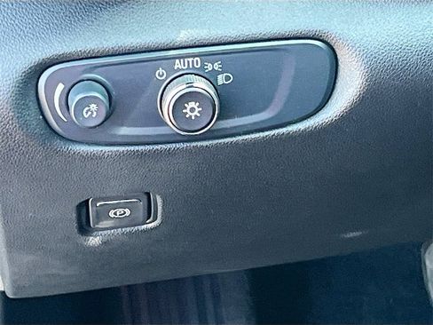 Used 2024 Chevrolet Blazer Premier w/ Driver Confidence II Package image 10