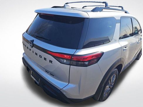 Used 2023 Nissan Pathfinder SV w/ SV Premium Package image 12