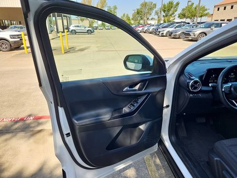 Used 2025 Chevrolet Equinox LT AWD/4WD image 11
