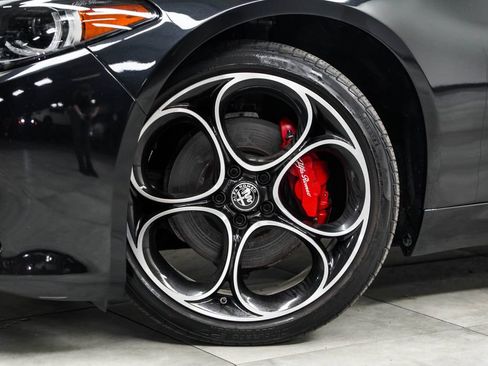 Used 2024 Alfa Romeo Giulia Veloce AWD/4WD image 3
