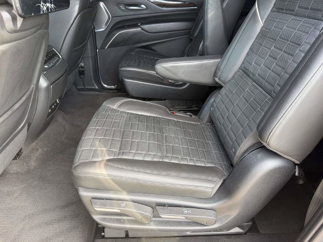 Used 2022 Cadillac Escalade ESV Sport Platinum w/ Heavy-Duty Trailer Package AWD/4WD image 18