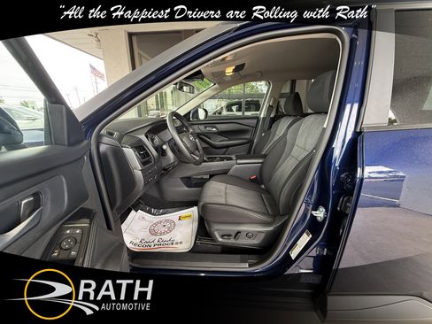 Used 2025 Nissan Rogue SV FWD image 12