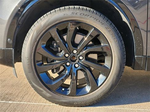 Used 2025 Land Rover Discovery Sport Dynamic SE image 10