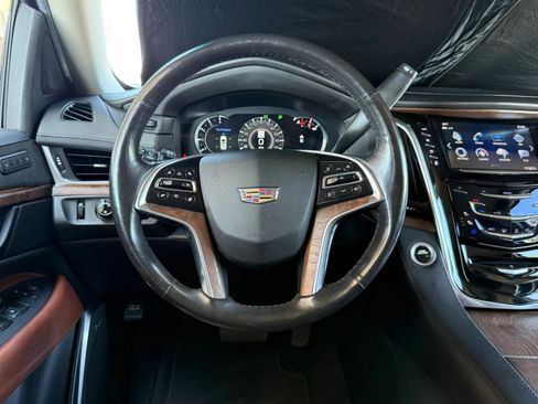 Used 2019 Cadillac Escalade ESV Luxury RWD image 56