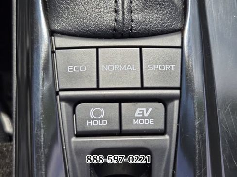 Used 2025 Toyota Camry SE FWD image 25