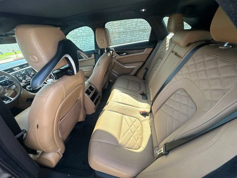 Used 2023 Jaguar F-PACE S AWD/4WD image 10