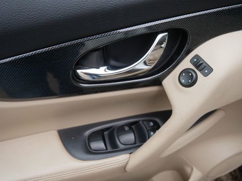 Used 2015 Nissan Rogue SL w/ SL Premium Package image 14