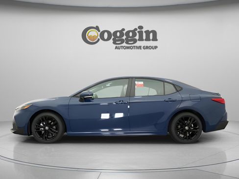 Used 2026 Toyota Camry SE FWD image 6