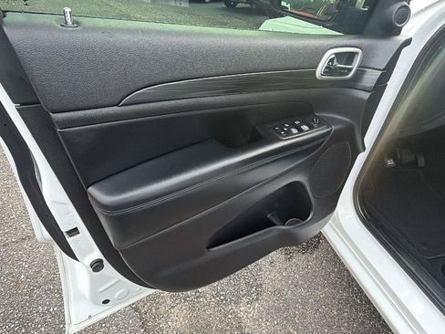 Used 2020 Jeep Grand Cherokee Altitude RWD image 14
