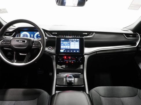 Certified 2025 Jeep Grand Cherokee Laredo w/ Luxury Tech Group I image 13