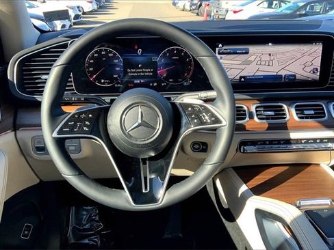 Used 2025 Mercedes-Benz GLE 350 4MATIC image 4