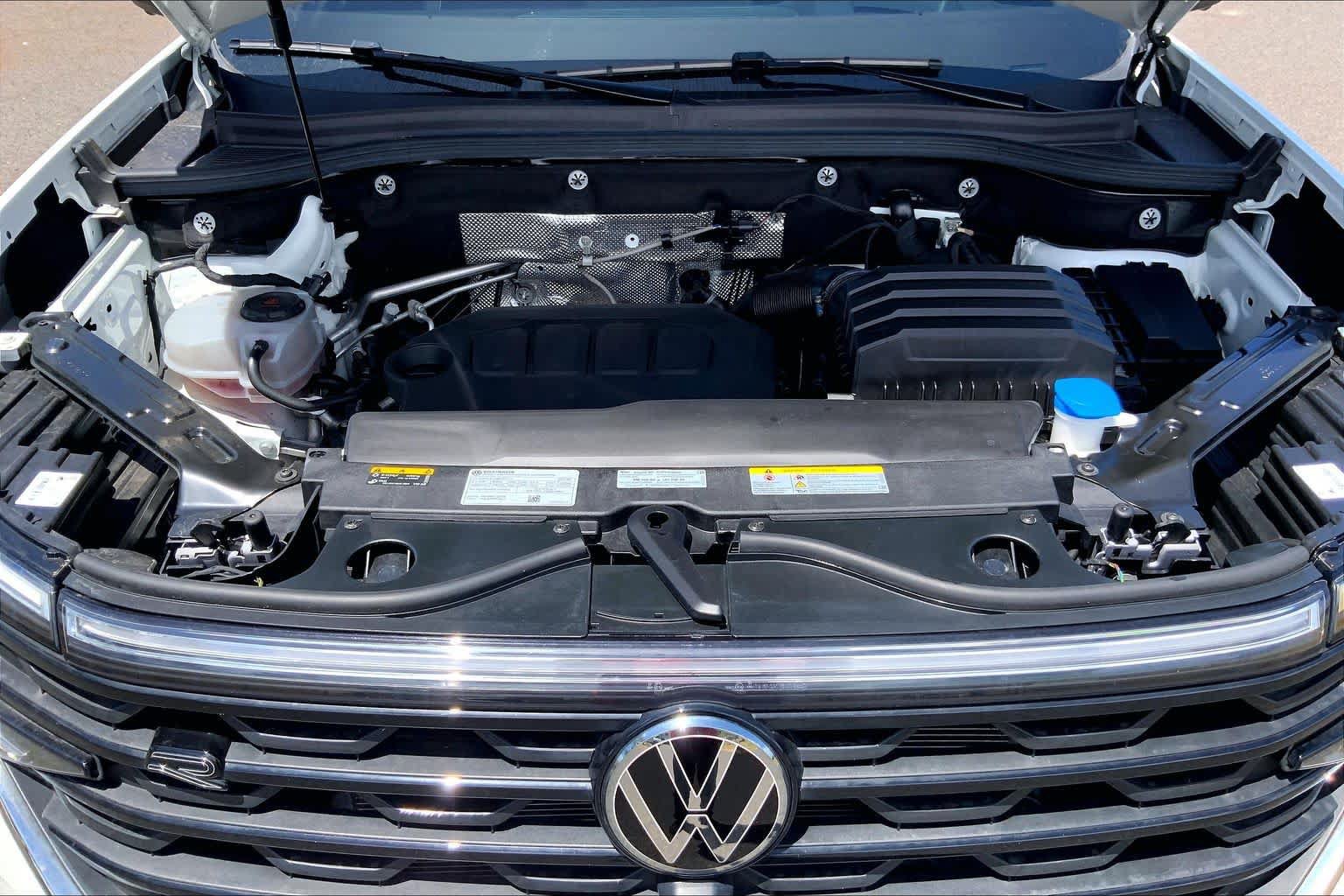 Used 2025 Volkswagen Atlas SEL Premium R-Line AWD/4WD image 9