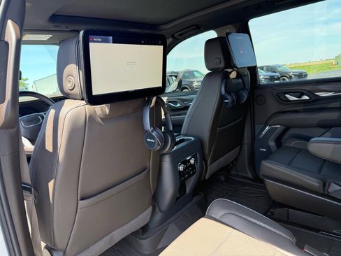 Used 2024 GMC Yukon Denali w/ Advanced Technology Package AWD/4WD image 12